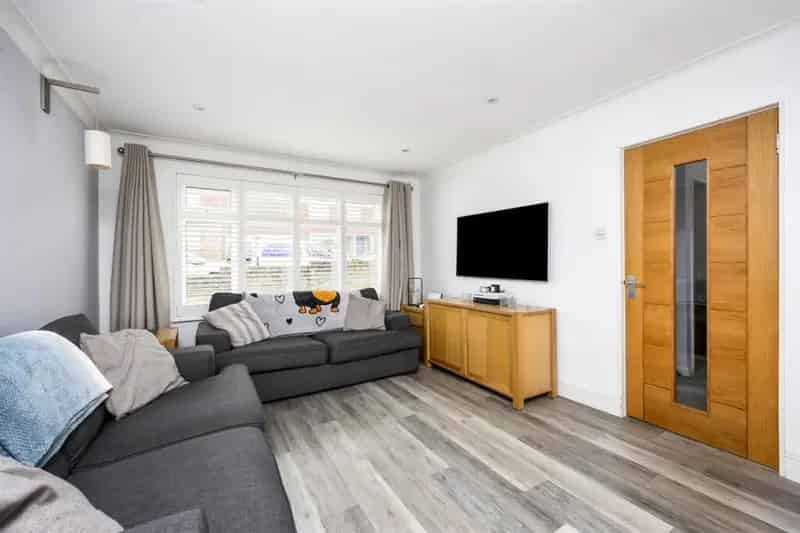 3 Bedroom Detached House for Sale in Brangwyn