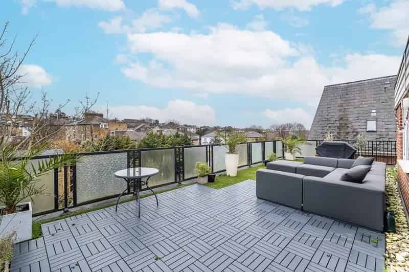 3 Bedroom Flat for Sale in Wimbledon
