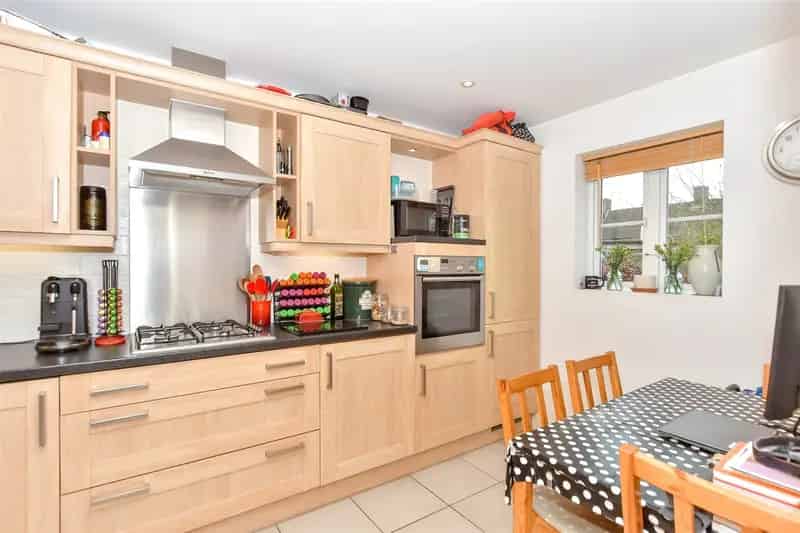 3 Bedroom Mid Terrace House for Sale Westergate
