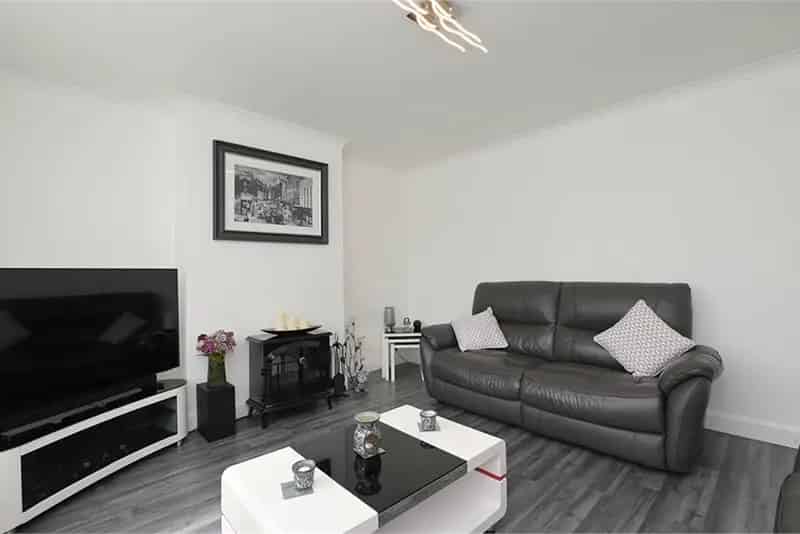 3 Bed Semi Detached House with 1 Reception Room