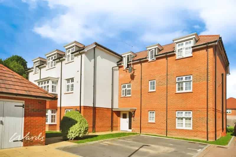 2 Bedroom Modern Apartment to Rent
