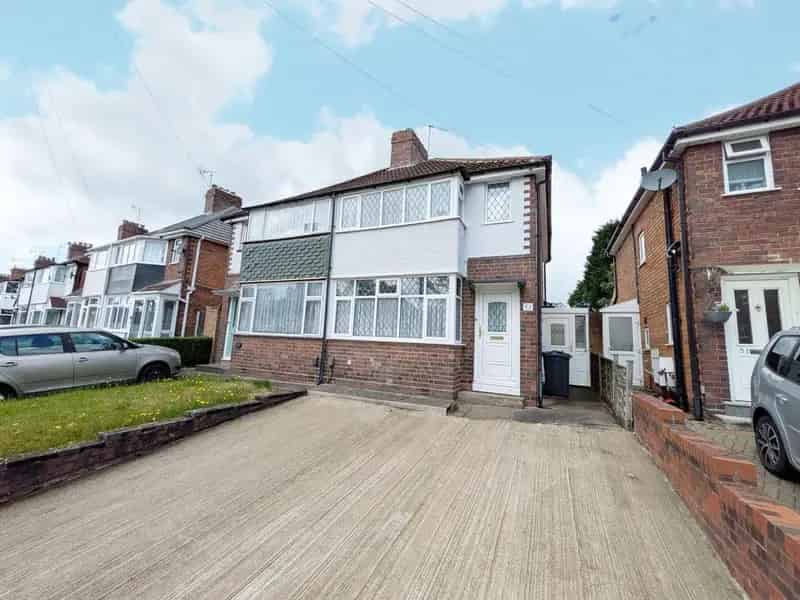 3 bedroom semi-detached house for sale