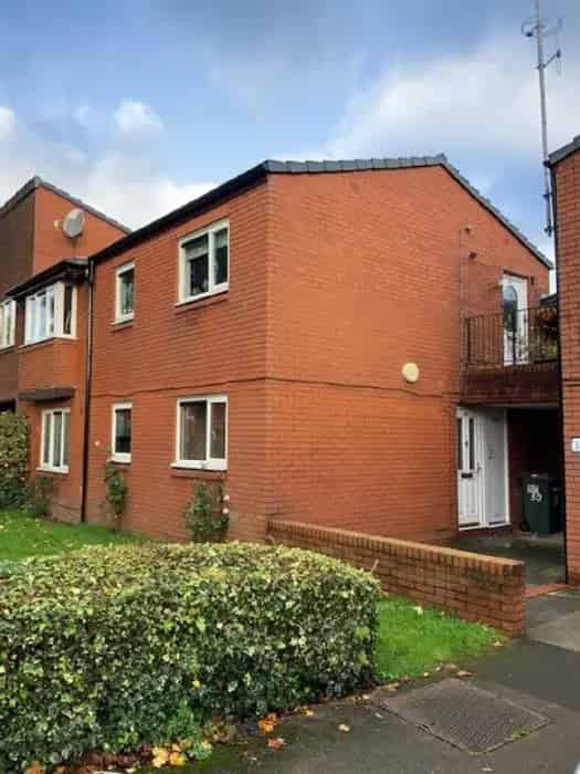 2 bed 3 person flat  in Chorley