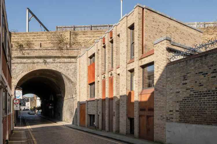 3-Bedroom Mews House Camden London