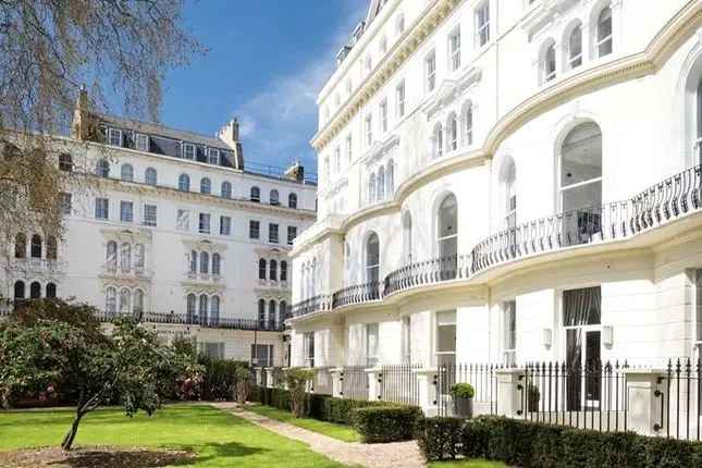 Two-Bedroom Apartment Kensington Gardens Square Bayswater W2