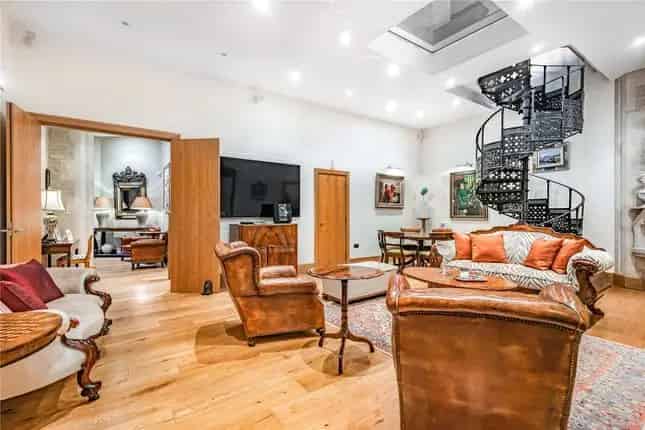 Flat for sale in The Ridgeway, London NW7