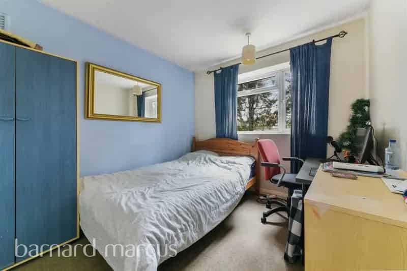 2 Bed Maisonette 665sqft Ground Floor Double Bedrooms Fitted Kitchen Bathroom
