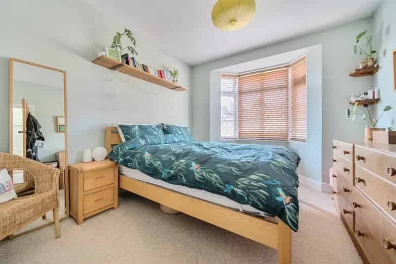 Spacious 4-Bedroom Family House Near Shops and Schools