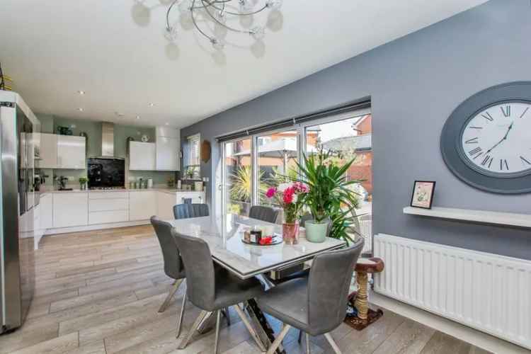 Beautiful Family Home in Hampton Water with Landscaped Garden