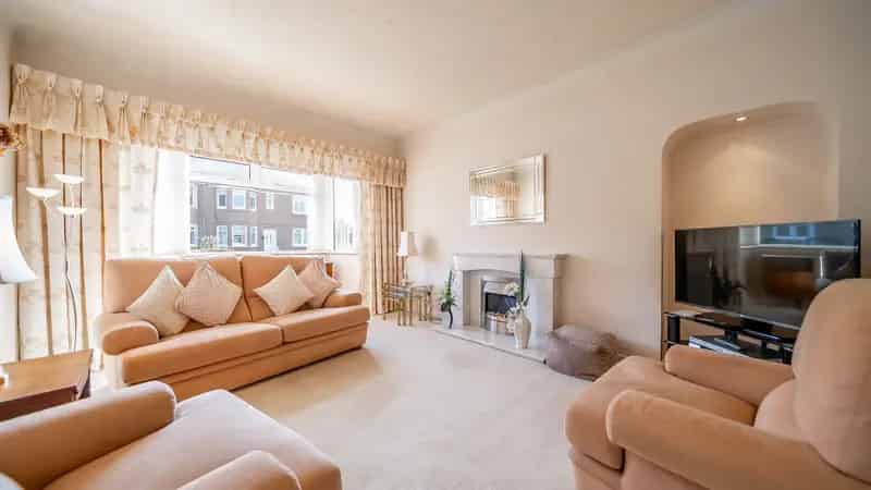 Semi Detached Bungalow Near Motherwell Train Station