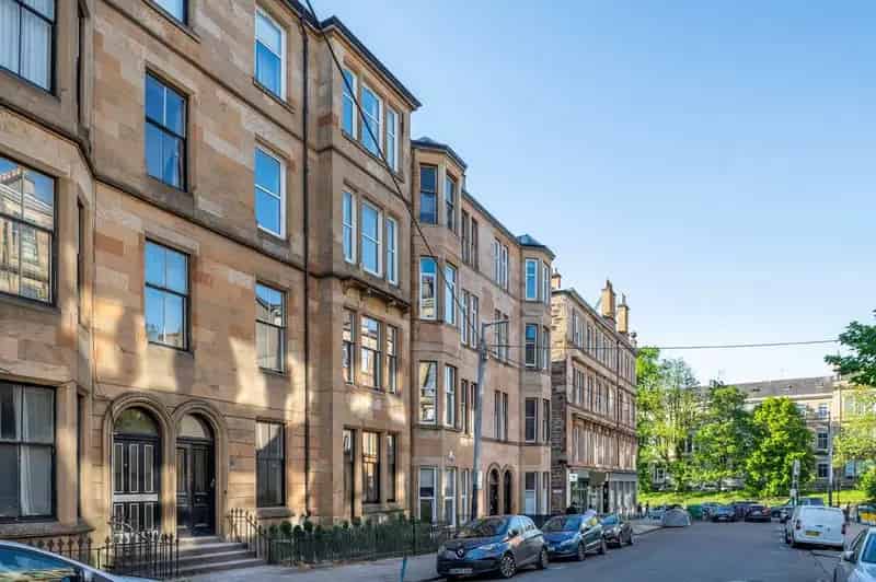 3 Bedroom Apartment For Sale in Hillhead, Glasgow