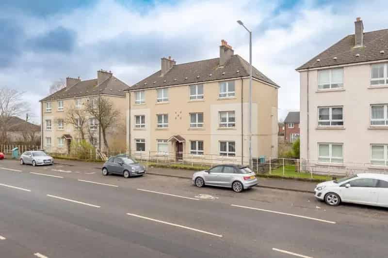 1 Bedroom Flat for Sale in Stepps