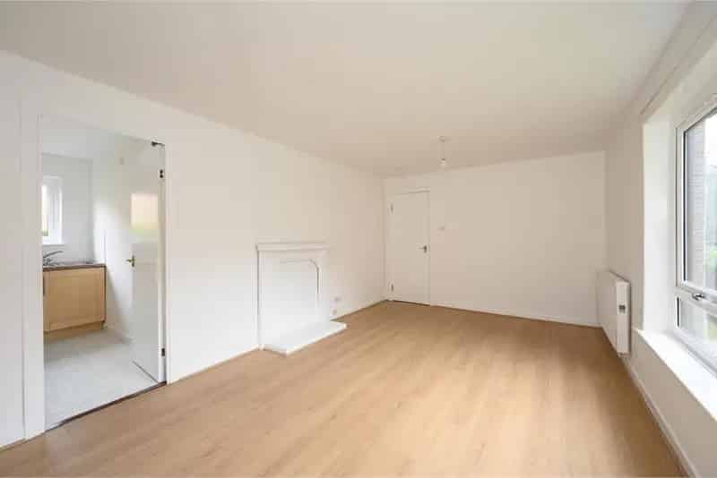 2 Bed Flat - Ground Floor with 1 Reception Room