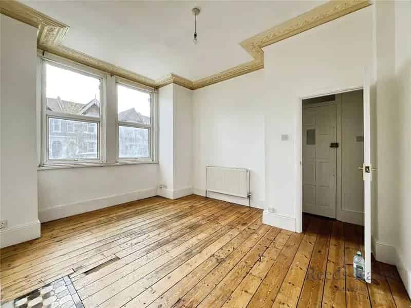 2 Bedroom Flat for Sale in Catford London SE6