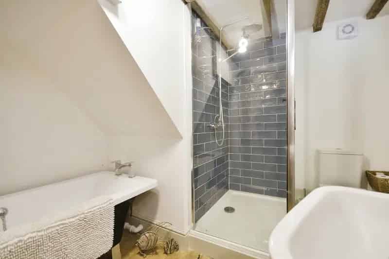 4-Bedroom Detached House in Longnor - Ideal Holiday Let Investment