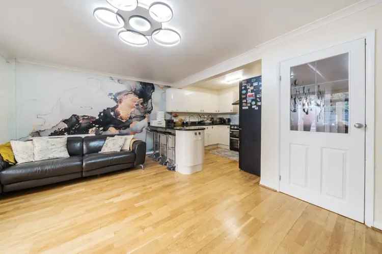 3 Bedroom Semi-Detached House Near Shops and Schools