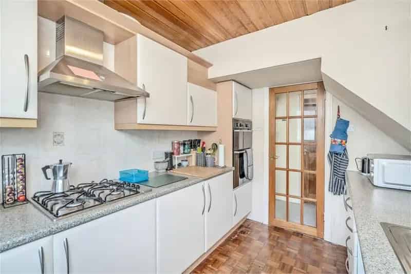 4 Bed Bungalow Semi Detached House with 2 Reception Rooms
