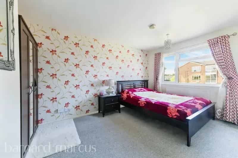 Three Bedroom Family Home Near Reigate Train Station