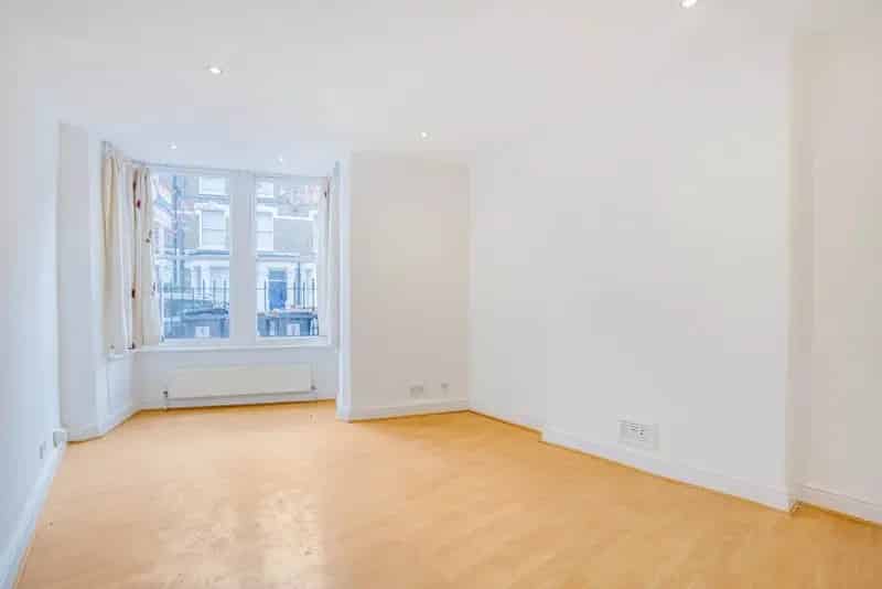 One Bedroom Ground Floor Property with Private Outdoor Space