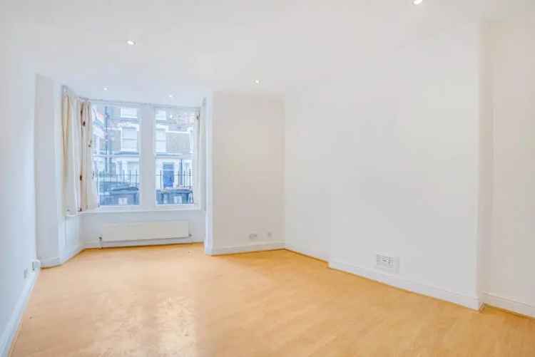 One Bedroom Ground Floor Property with Private Outdoor Space