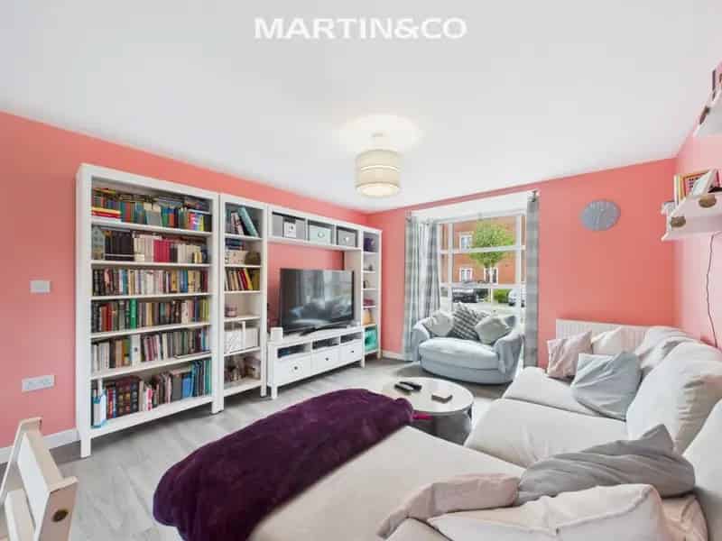 2 bedroom Flat
 For Sale