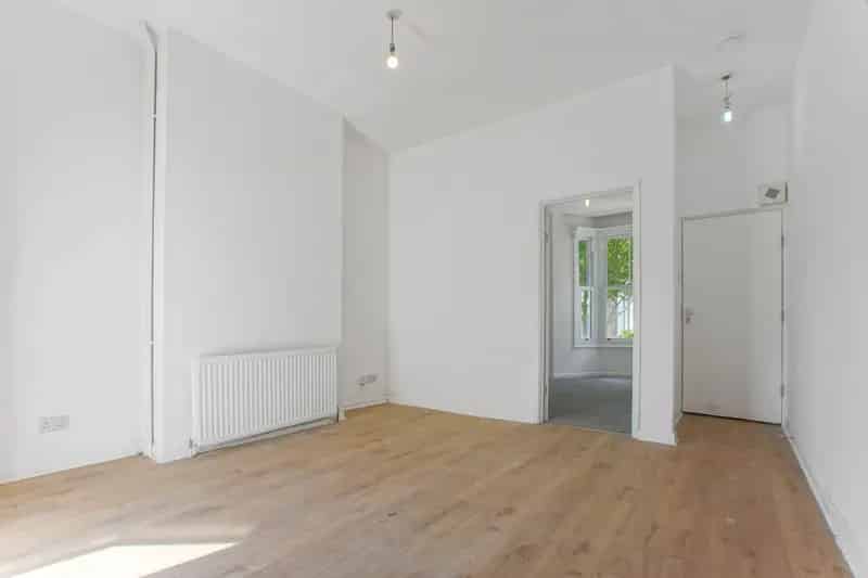 3 Bedroom Maisonette House to Rent in London