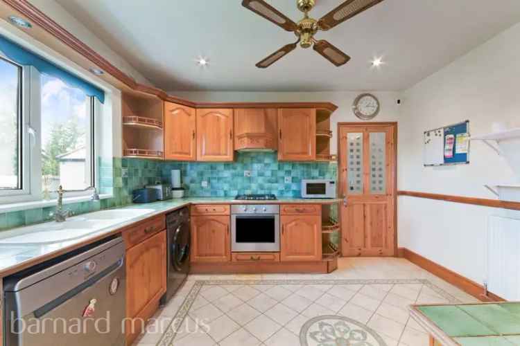 3/4 Bedroom Detached Chalet Bungalow Near Epsom Downs Racecourse