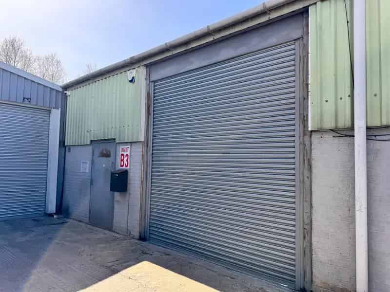 Light Industrial Warehouse 700 sq ft
