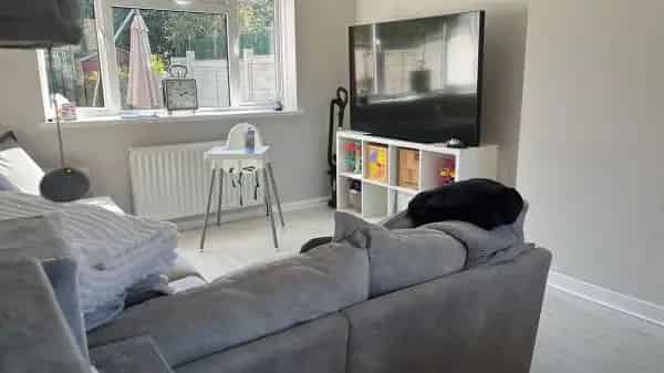 Horley House: Large Garden, 3 Decorated Rooms, 4 Car Driveway Potential