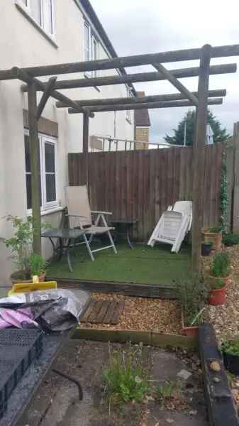 2 Bed Semi Detached House Near Station and Supermarkets