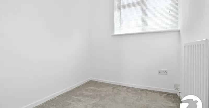 3 Bedroom House to Rent - Modern End Terrace with Garage and Parking