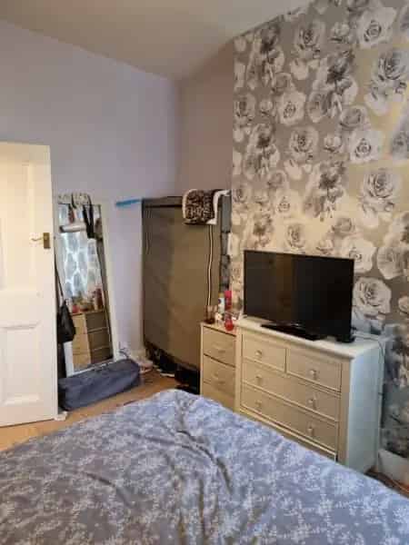 1 Bedroom Ground Floor Flat with Garden and Drive