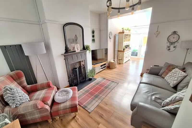 Spacious 3-Bed Semi-Detached House in Fairwater