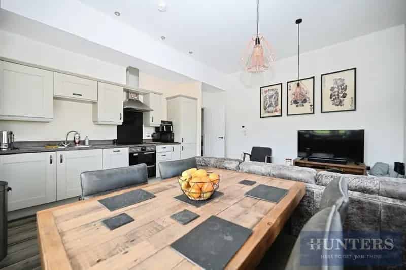 2 Bedroom Flat For Sale - Modern Apartment with En-Suite and Parking