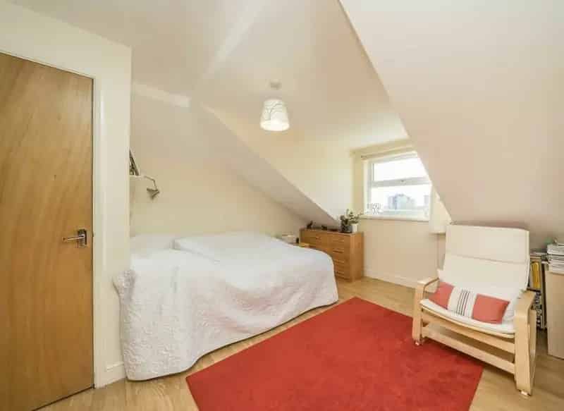 One Bedroom Victorian Apartment with Excellent Views
