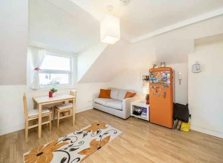 Flat For Sale in Fordwych Road, London, England