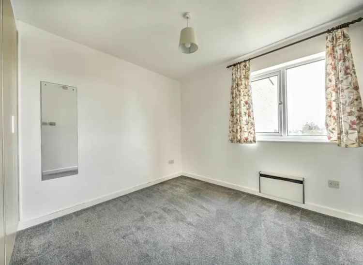 Flat For Sale in Green Street, Borough of Spelthorne, England