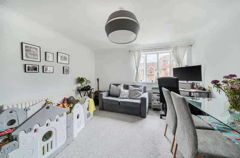 2 Bed Flat for Sale Forest Park No Onward Chain