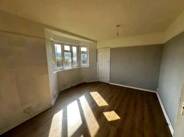 Flat For Rent in Southend-on-Sea, England