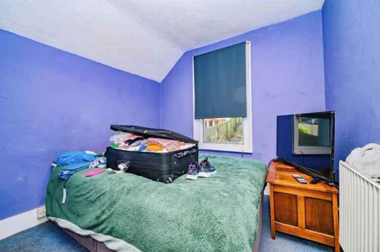 Three Bedroom Mid-Terraced House Town Centre Hemel Hempstead