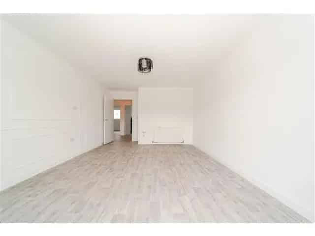 2 Bedroom Top Floor Flat for Sale