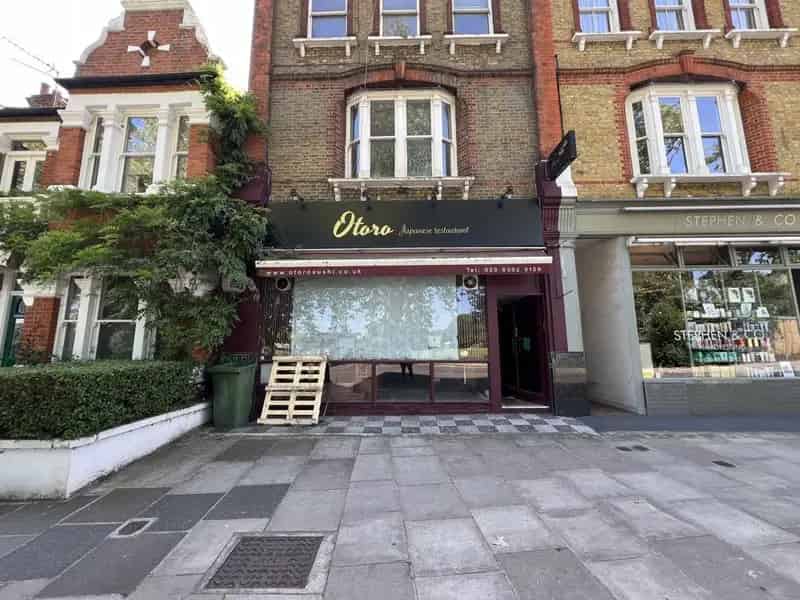 Retail Unit with Garden - Restaurant Ready