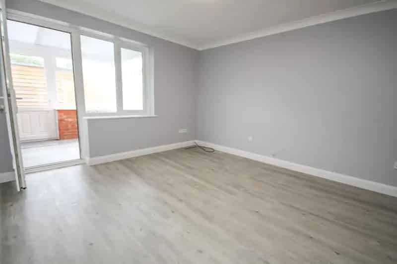 2 Bed Townhouse Near Station and Town Centre