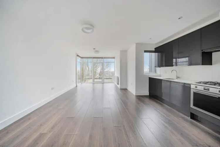 Flat For Sale in London, England