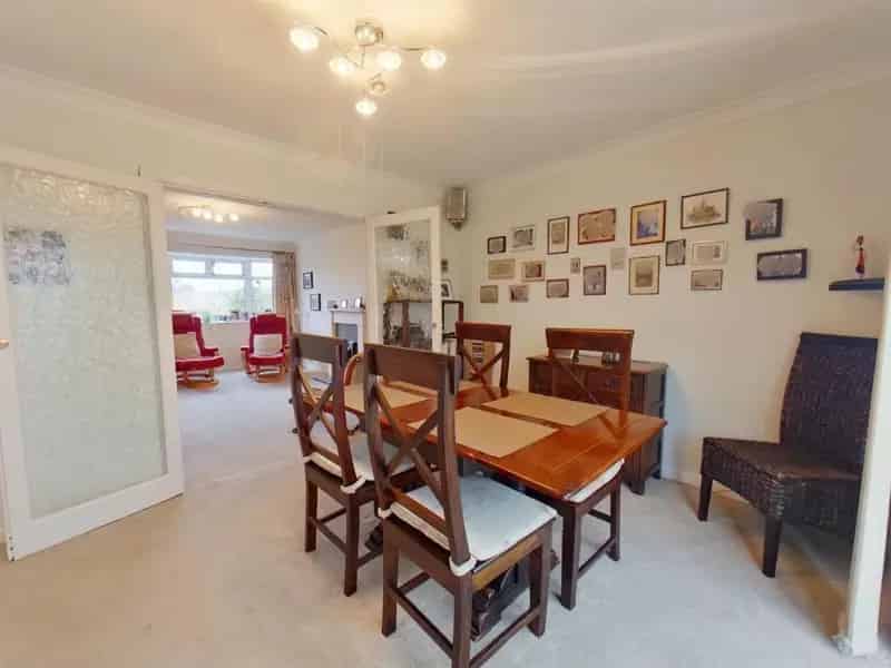 4 Bed Detached House Near Beach Great Schools
