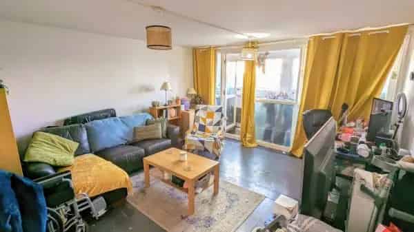1 Bedroom Flat 8th Floor Near School and Shopping Centre