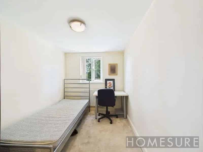 2 Bed Flat for Sale Spacious Open Plan Living Private Garden