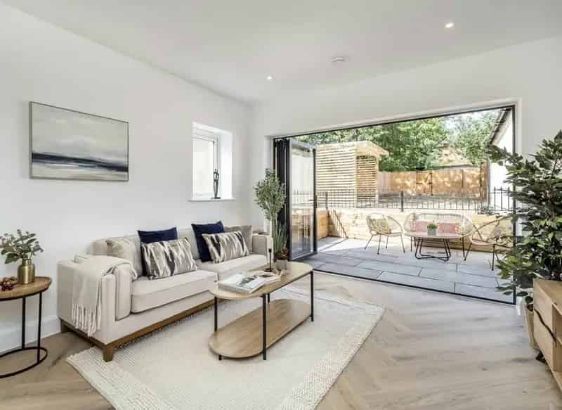 One Double Bedroom Apartment with West-Facing Patio Garden and Allocated Parking