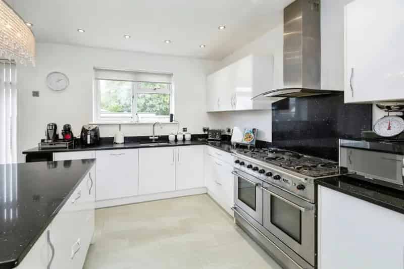 Five-Bedroom Detached Bungalow with Annex Ample Parking and Large Garden