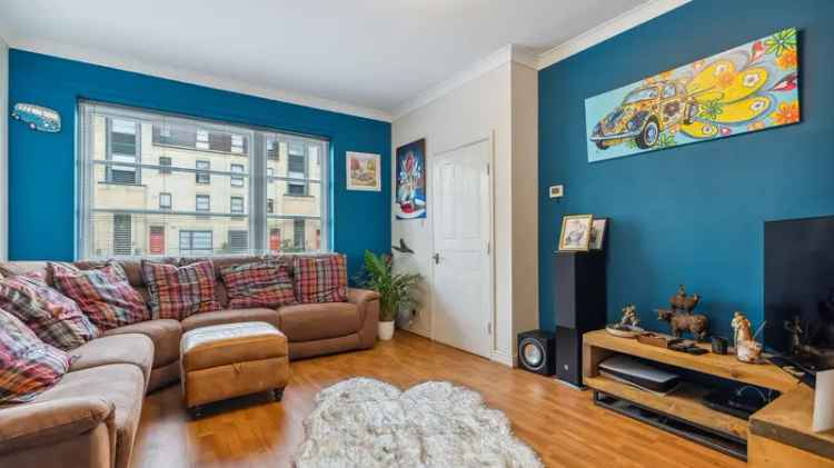 Spacious 3-Bedroom Duplex Apartment New Gorbals